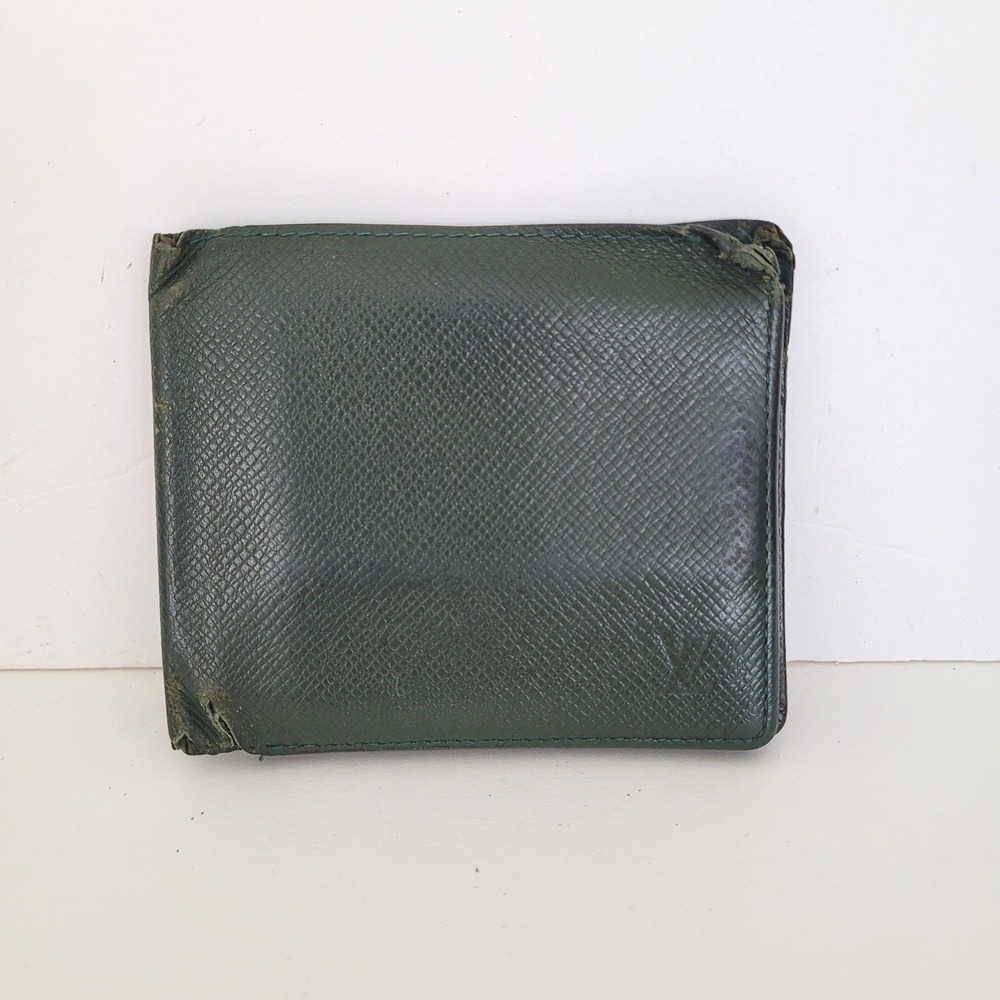 Louis Vuitton Taiga Bifold Wallet Green Leather MI0071 Mens Vintage‎